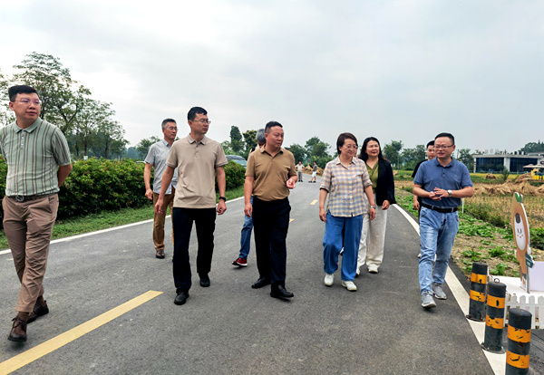 包头市工商联主席段晓峰带队参观考察CNG农业公链及示范应用基地