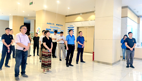 安徽宣城市政协副主席程观远一行前往CNG农业公链运营中心考察